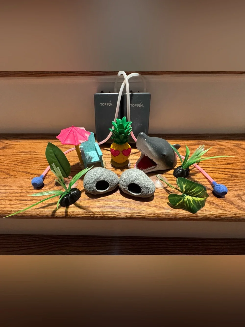 Beach & Halloween figurines, greenery, hideaways & battery operated air pumps